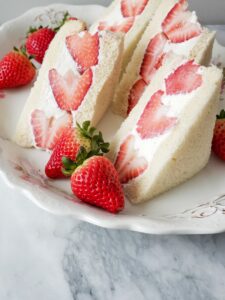 strawberry cream sandwiches