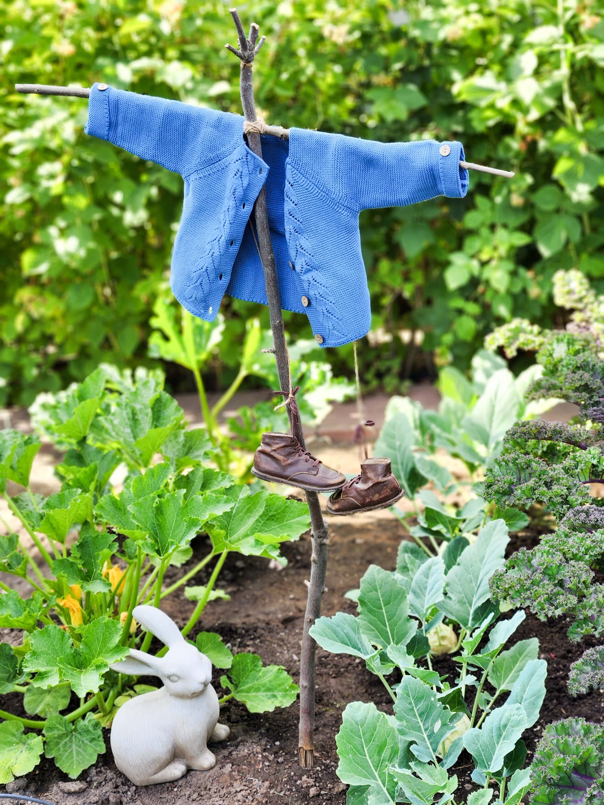 peter rabbit garden party -mr mcgreggor's scarecrow